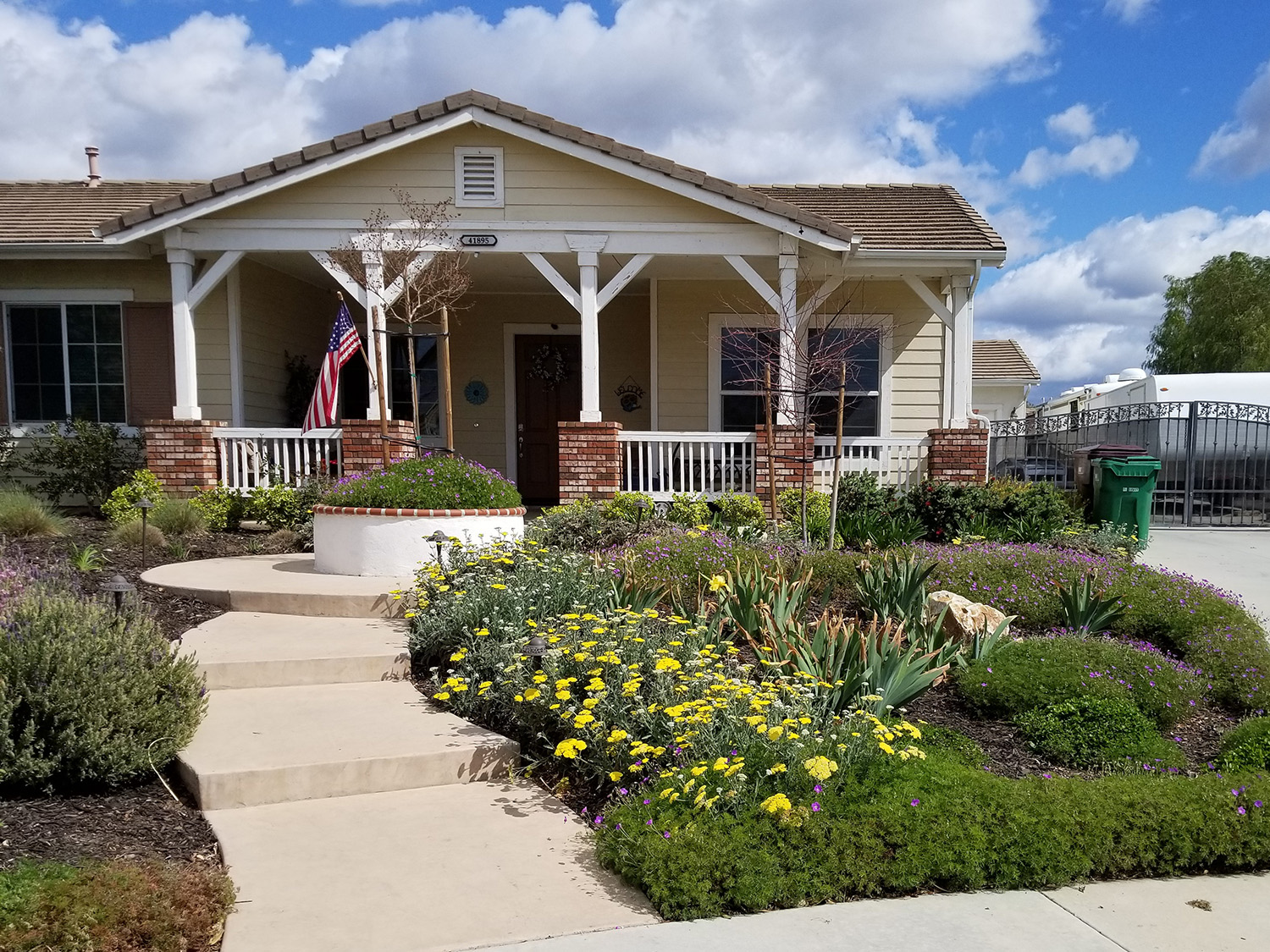 American cottage style front yard with sidewalk and planter wall