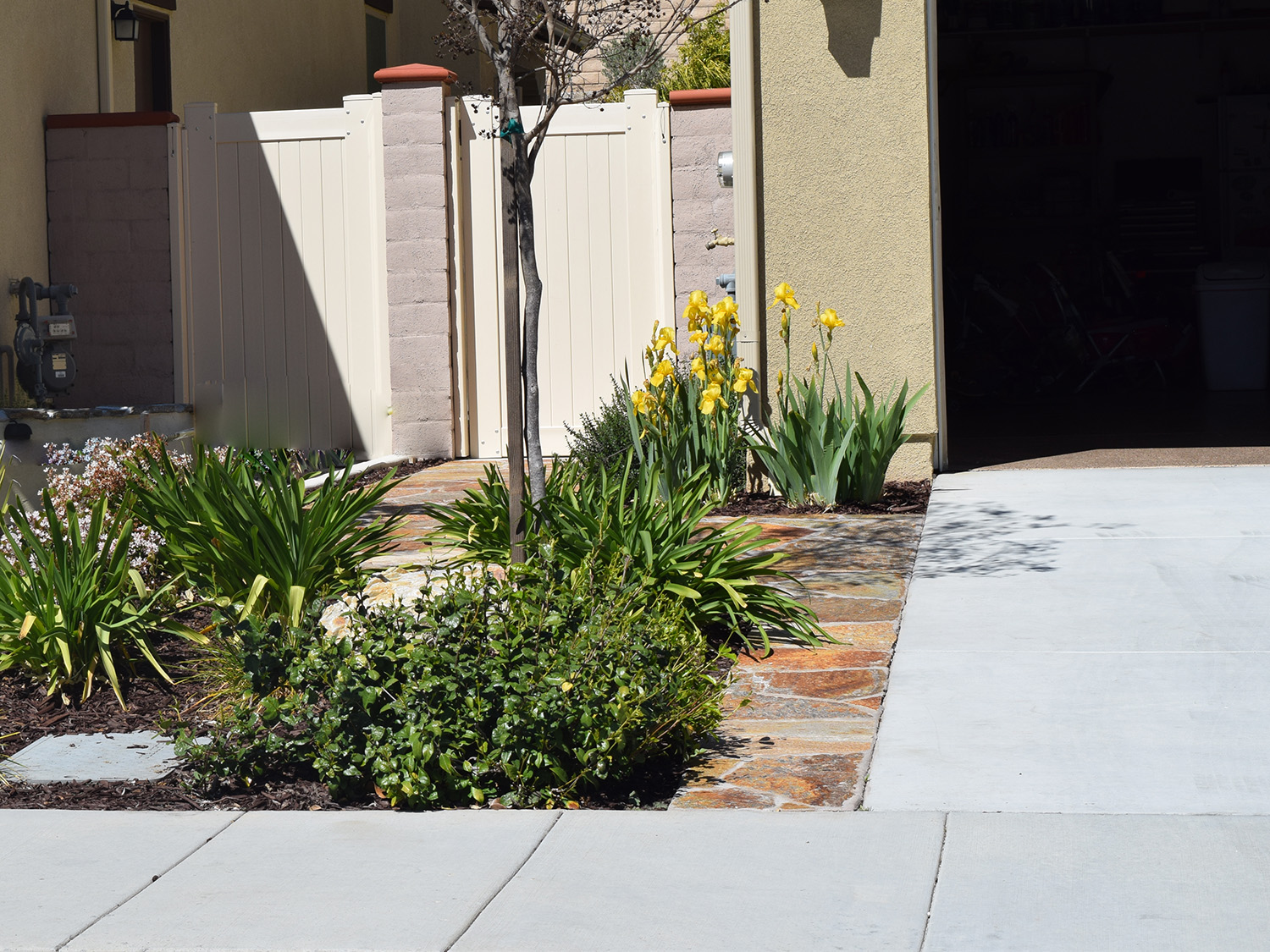 Left side of the driveway - extension with flagstone